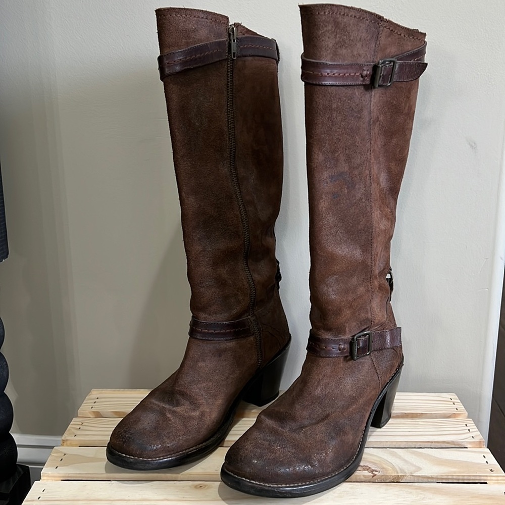 FRYE below the knee boot • professional reinforced soles •PET&SMOKE FREE
